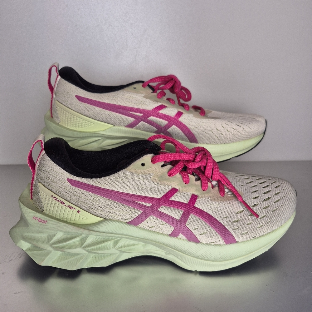 ASICS Novablast 2. Birch Pink Rav3. Size W 7.5. Used. Good Conditions.